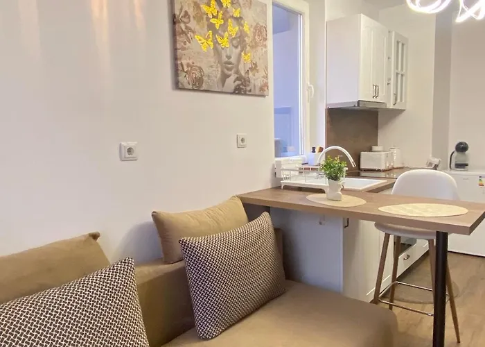 Beautiful 2bd With Large Terrace And Free Parking *