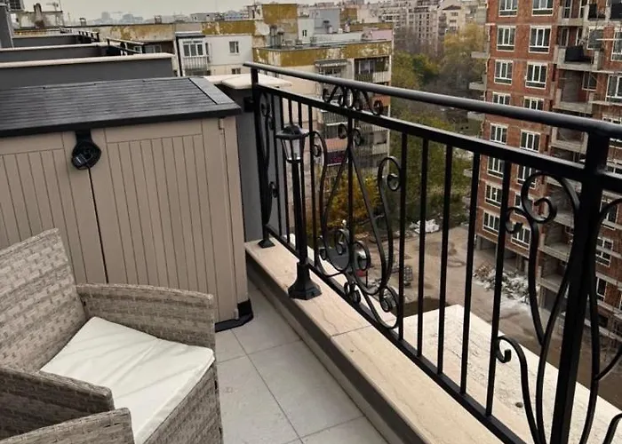 Beautiful 2bd With Large Terrace And Free Parking Appartement