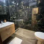 アパート Beautiful 2bd With Large Terrace And Free Parking