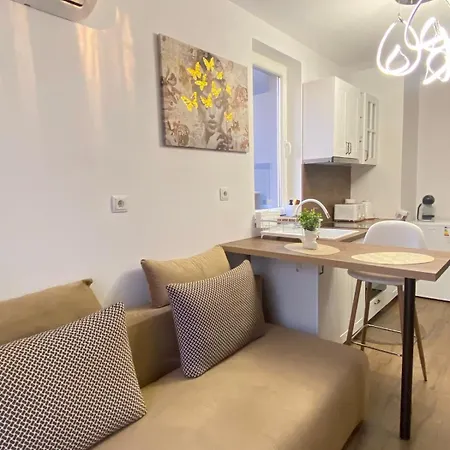 Beautiful 2bd With Large Terrace And Free Parking *