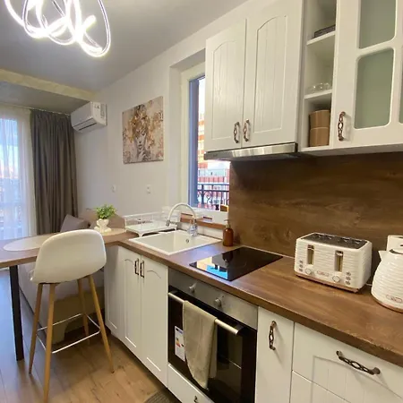 Beautiful 2bd With Large Terrace And Free Parking