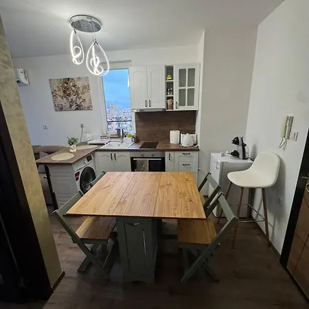 Beautiful 2bd With Large Terrace And Free Parking *