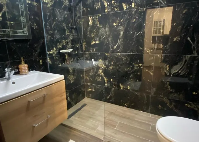 Lägenhet Beautiful 2bd With Large Terrace And Free Parking