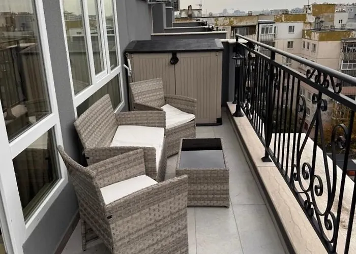 Beautiful 2bd With Large Terrace And Free Parking Lägenhet