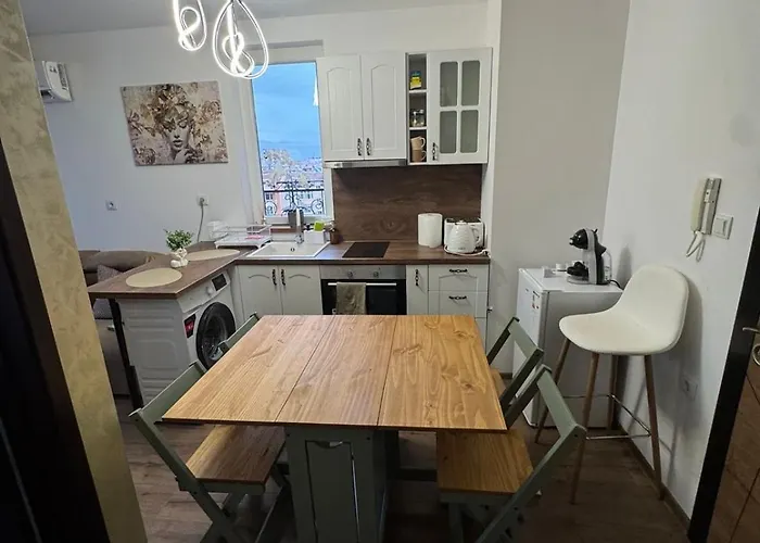 Beautiful 2bd With Large Terrace And Free Parking *